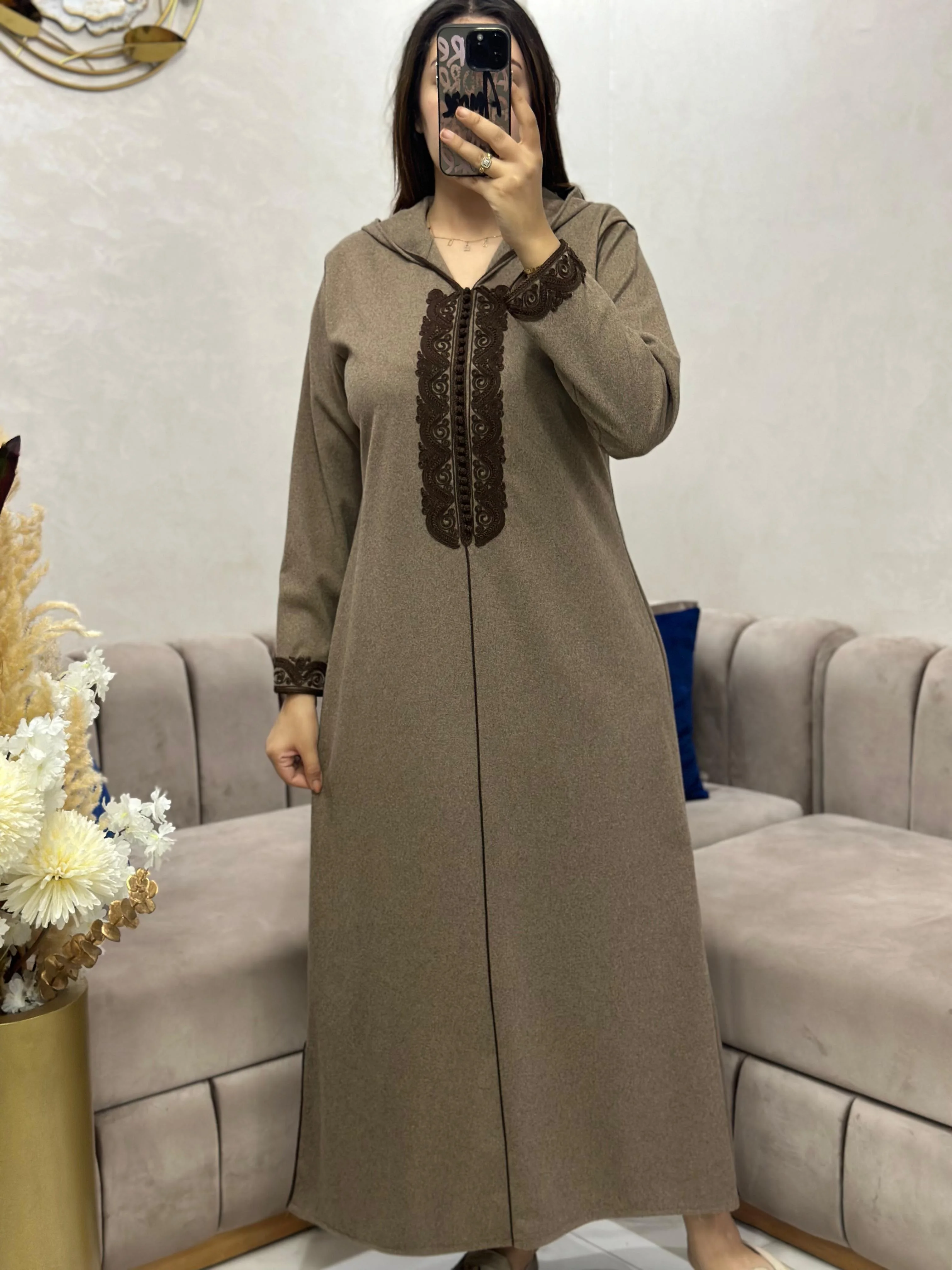 جلابة نسائية فاخرة – أناقة راقية لشتاء 2025