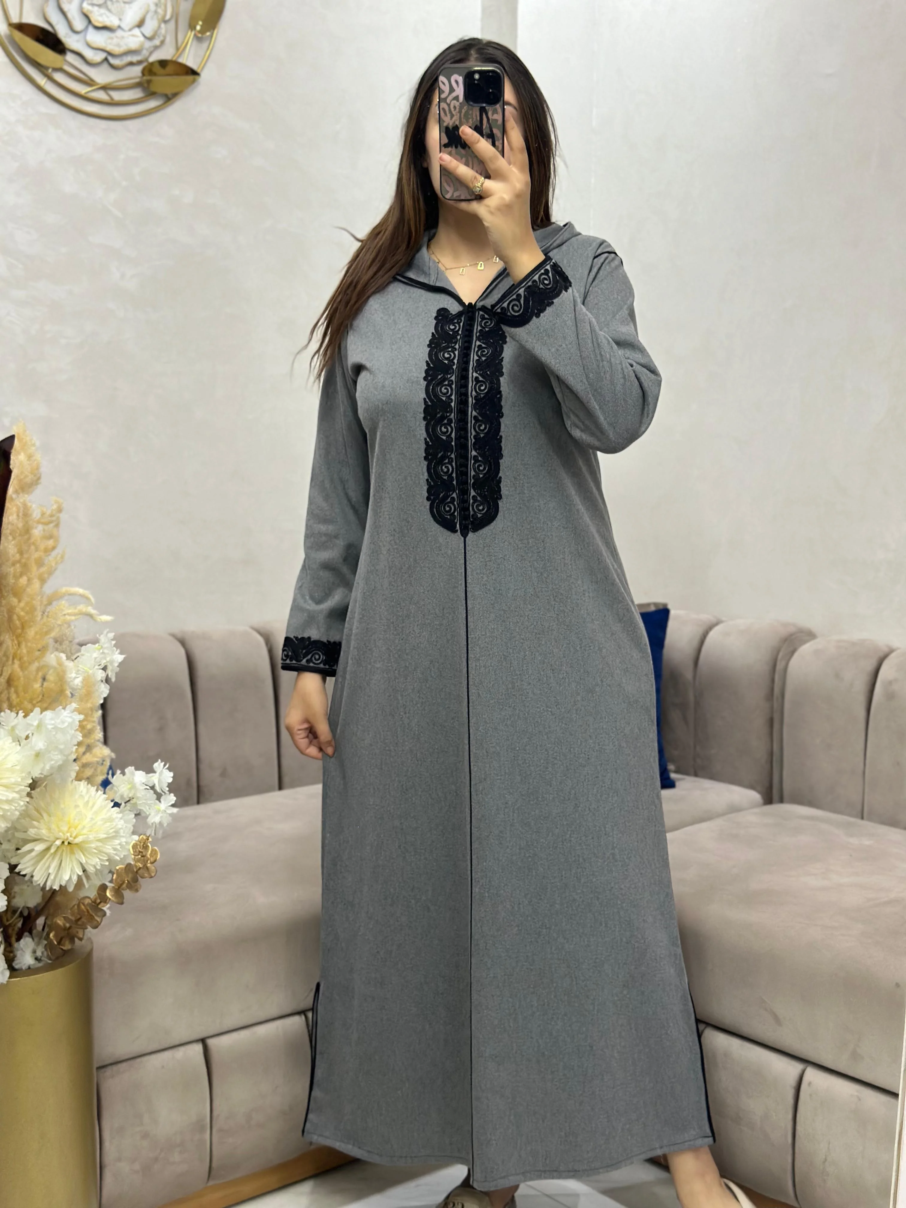 جلابة نسائية فاخرة – أناقة راقية لشتاء 2025