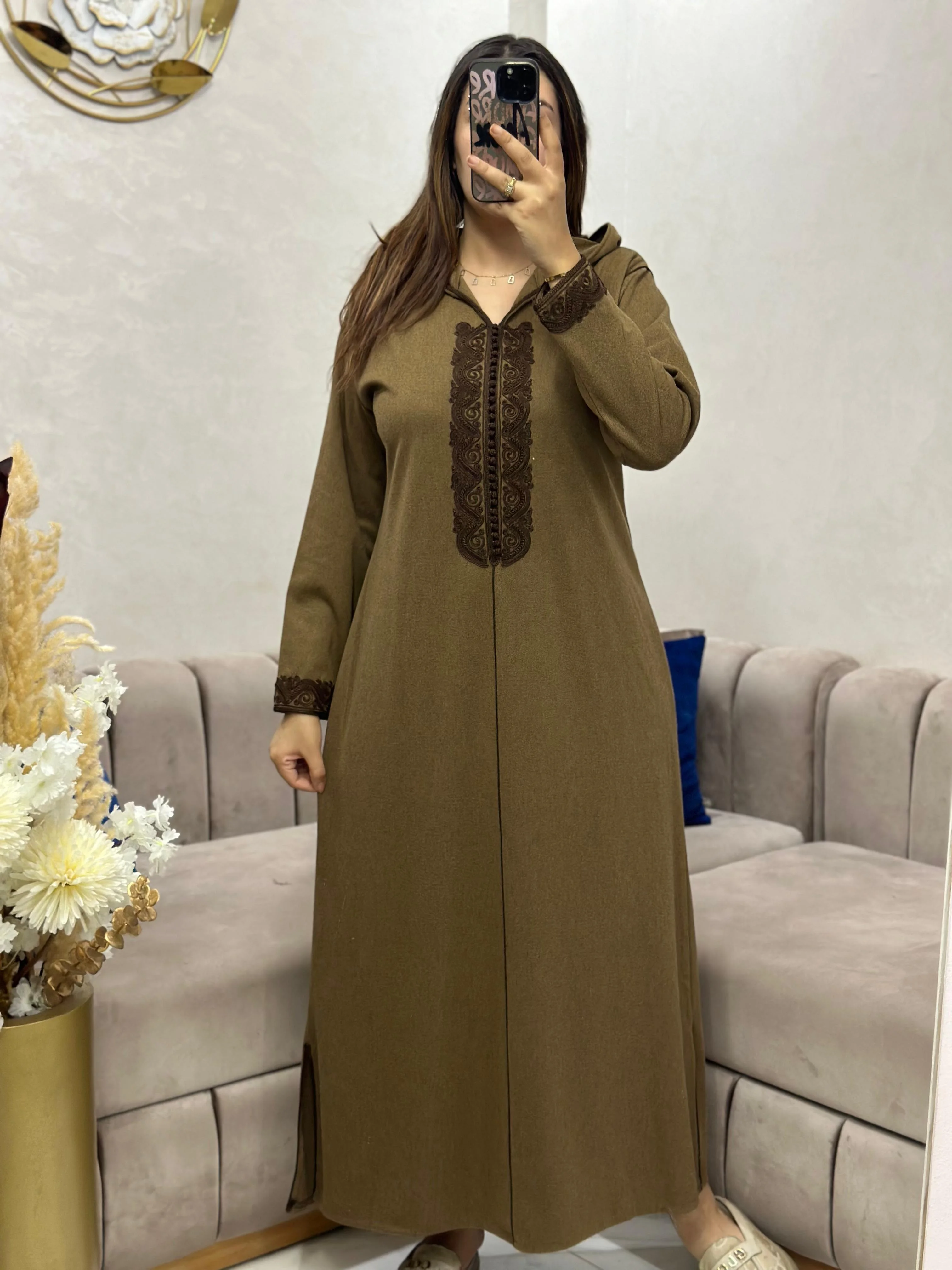 جلابة نسائية فاخرة – أناقة راقية لشتاء 2025