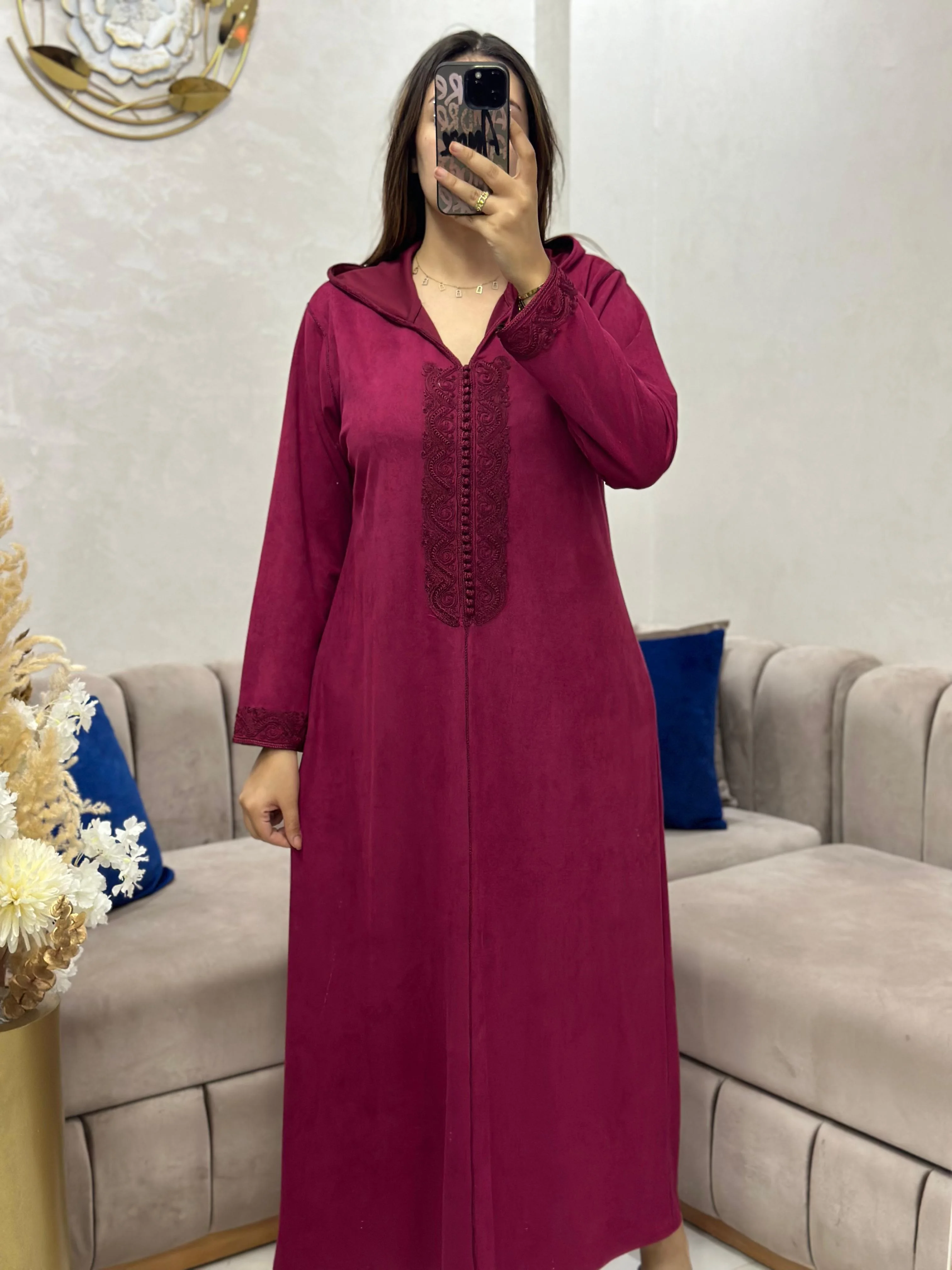 جلابة نسائية فاخرة – أناقة راقية لشتاء 2025