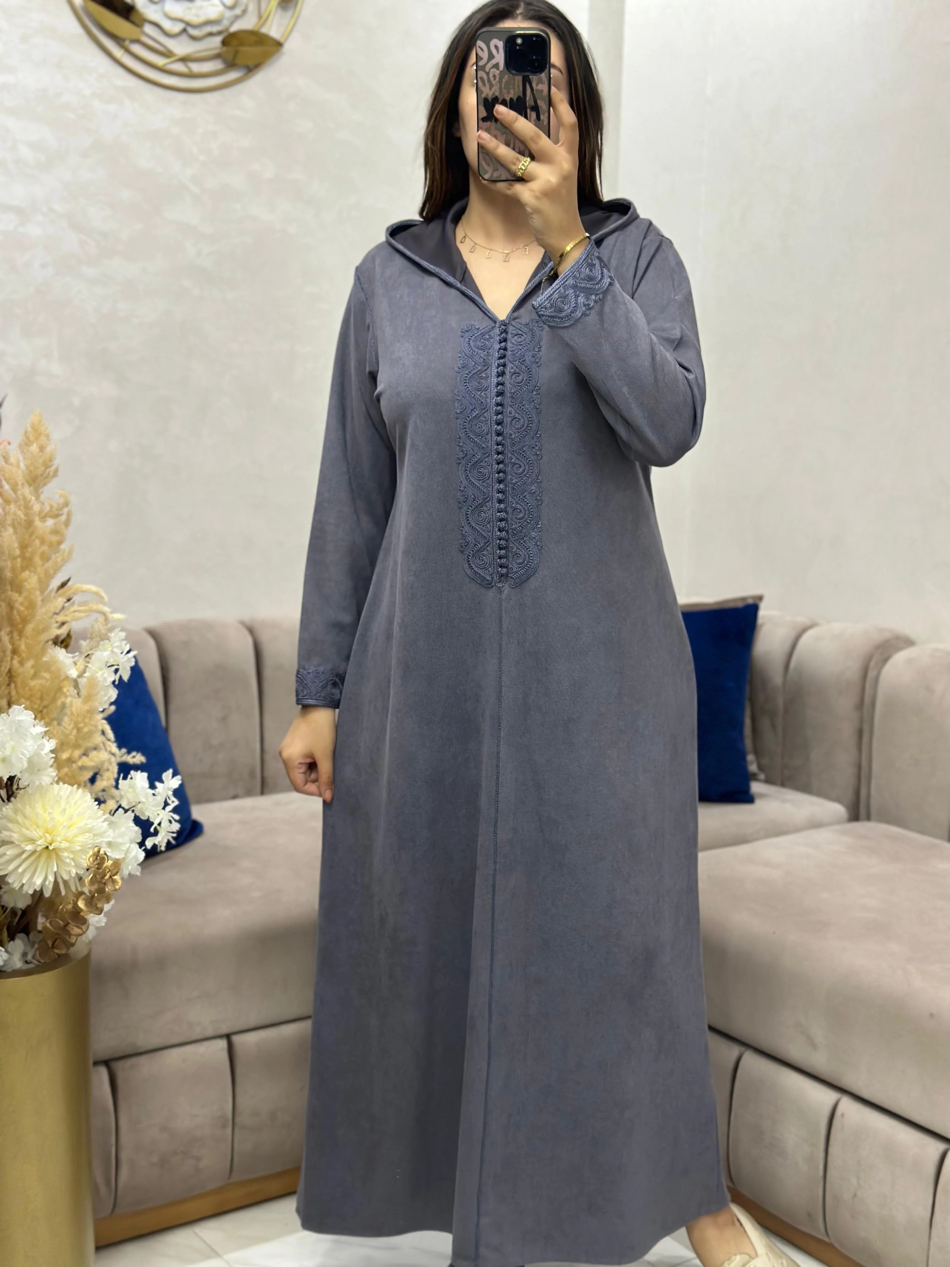 جلابة نسائية فاخرة – أناقة راقية لشتاء 2025