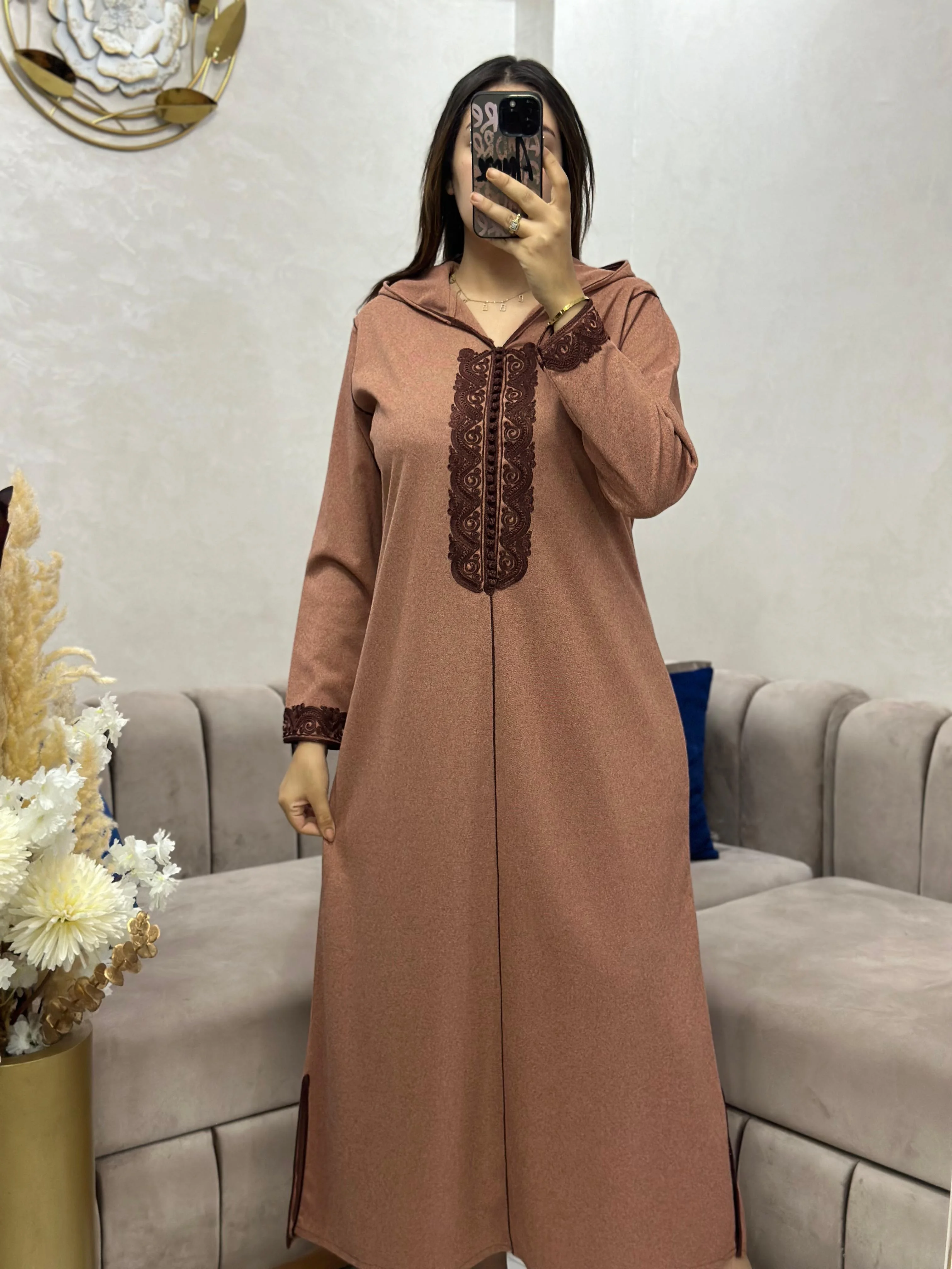 جلابة نسائية فاخرة – أناقة راقية لشتاء 2025