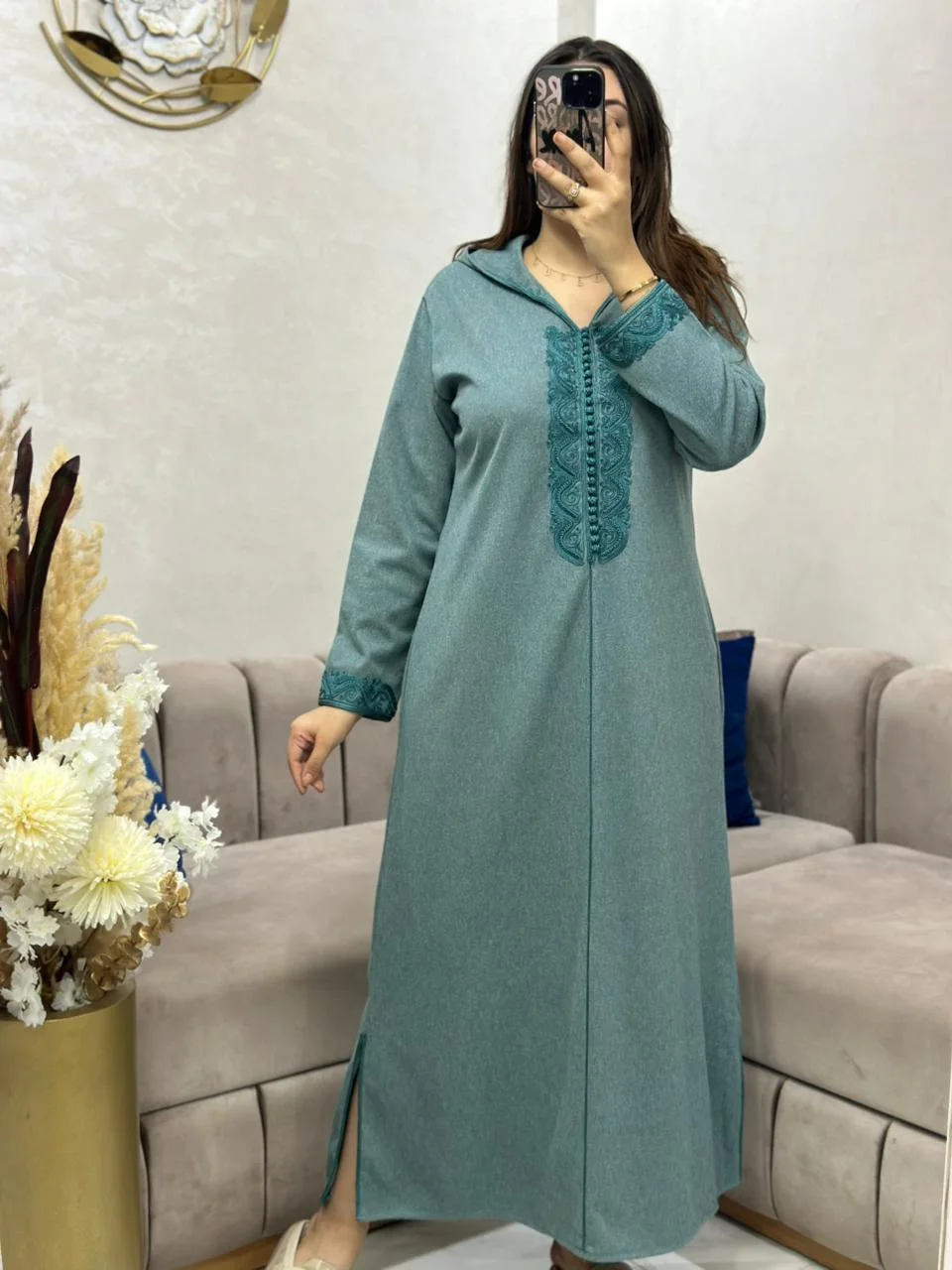 جلابة نسائية فاخرة – أناقة راقية لشتاء 2025