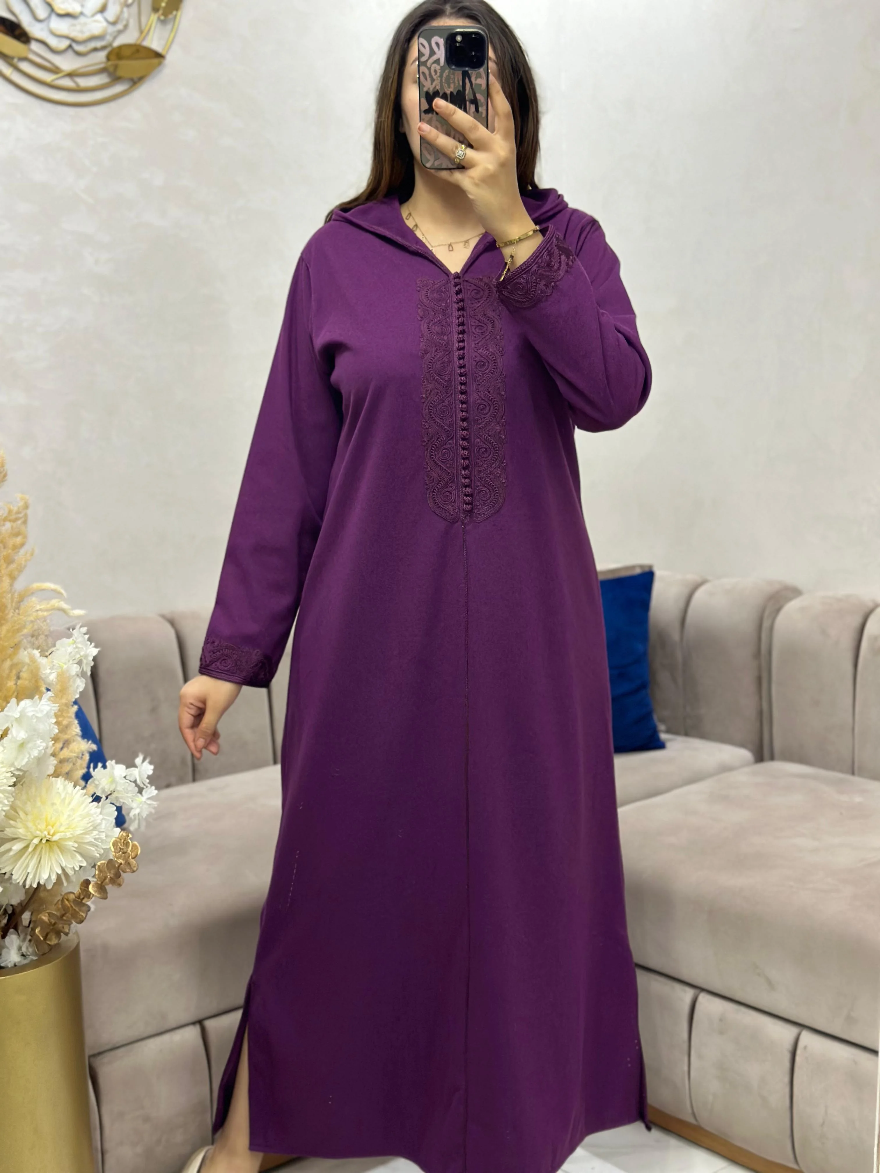 جلابة نسائية فاخرة – أناقة راقية لشتاء 2025