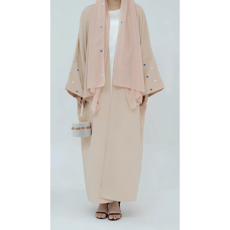 Abaya beige avec détails cœur