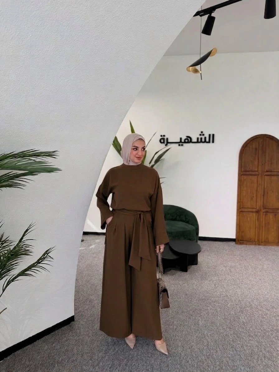 أونسومبل نسائي كريب مع حزام – أناقة وراحة في إطلالة واحدة 🤎