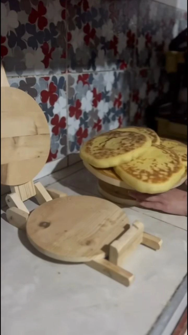 مكبس العجين الخشبي التقليدي