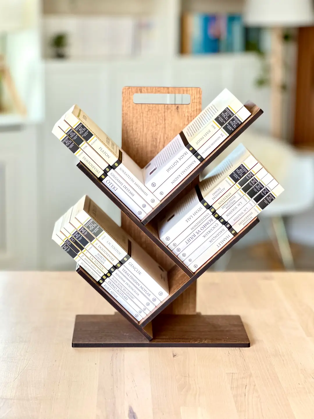 📚 حامل كتب خشبي عصري