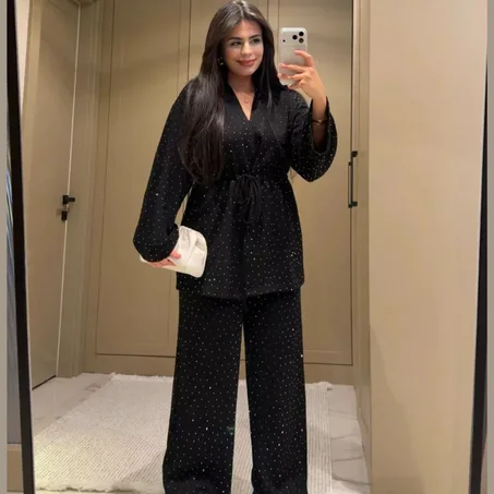 طقم نسائي  مرصع بالستراس ✨