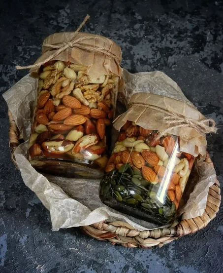 خليط المكسرات الطبيعية بالعسل