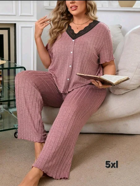 Pyjama à demi manches,  boutons à volants