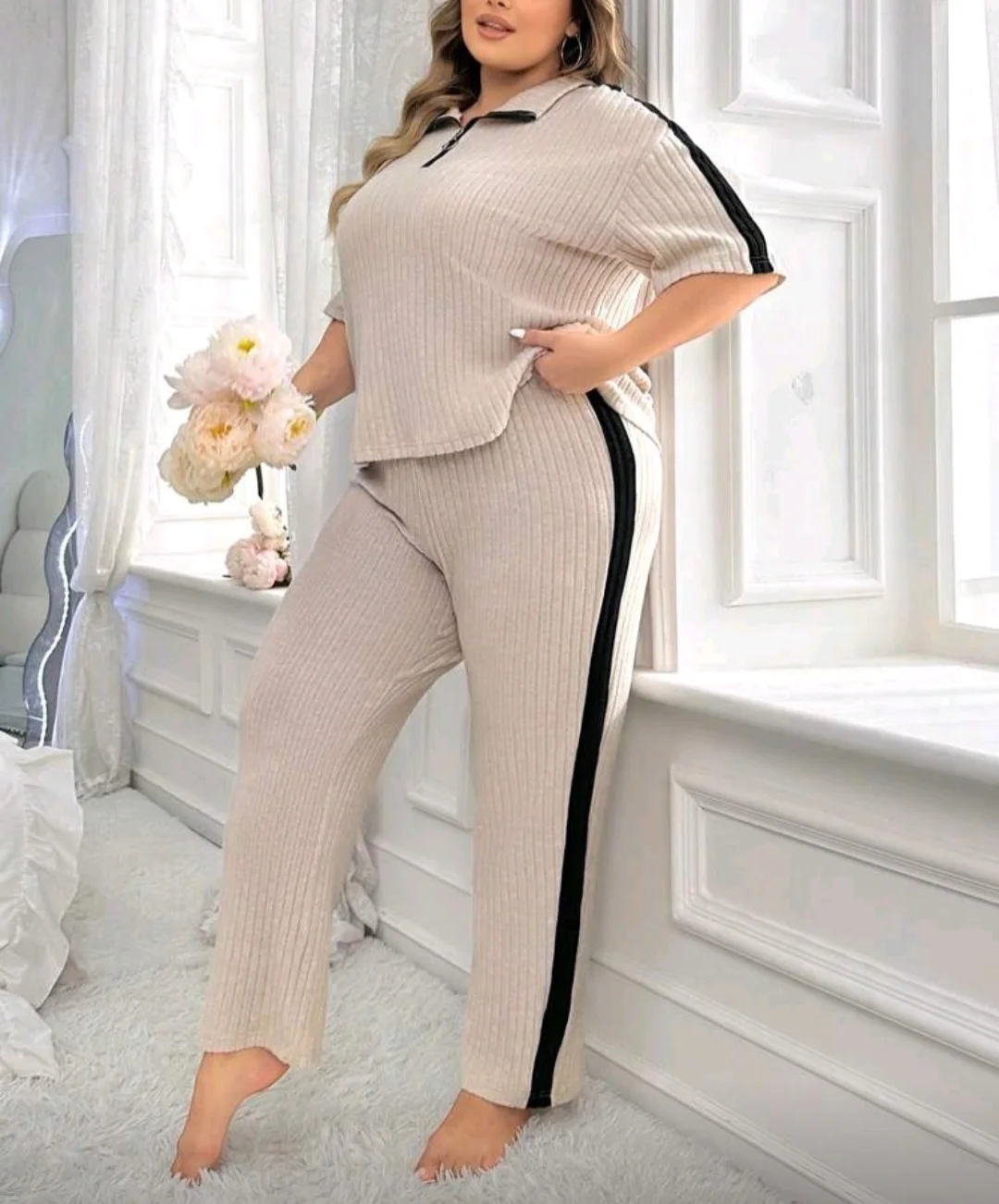 Pyjama beige à bandes noires