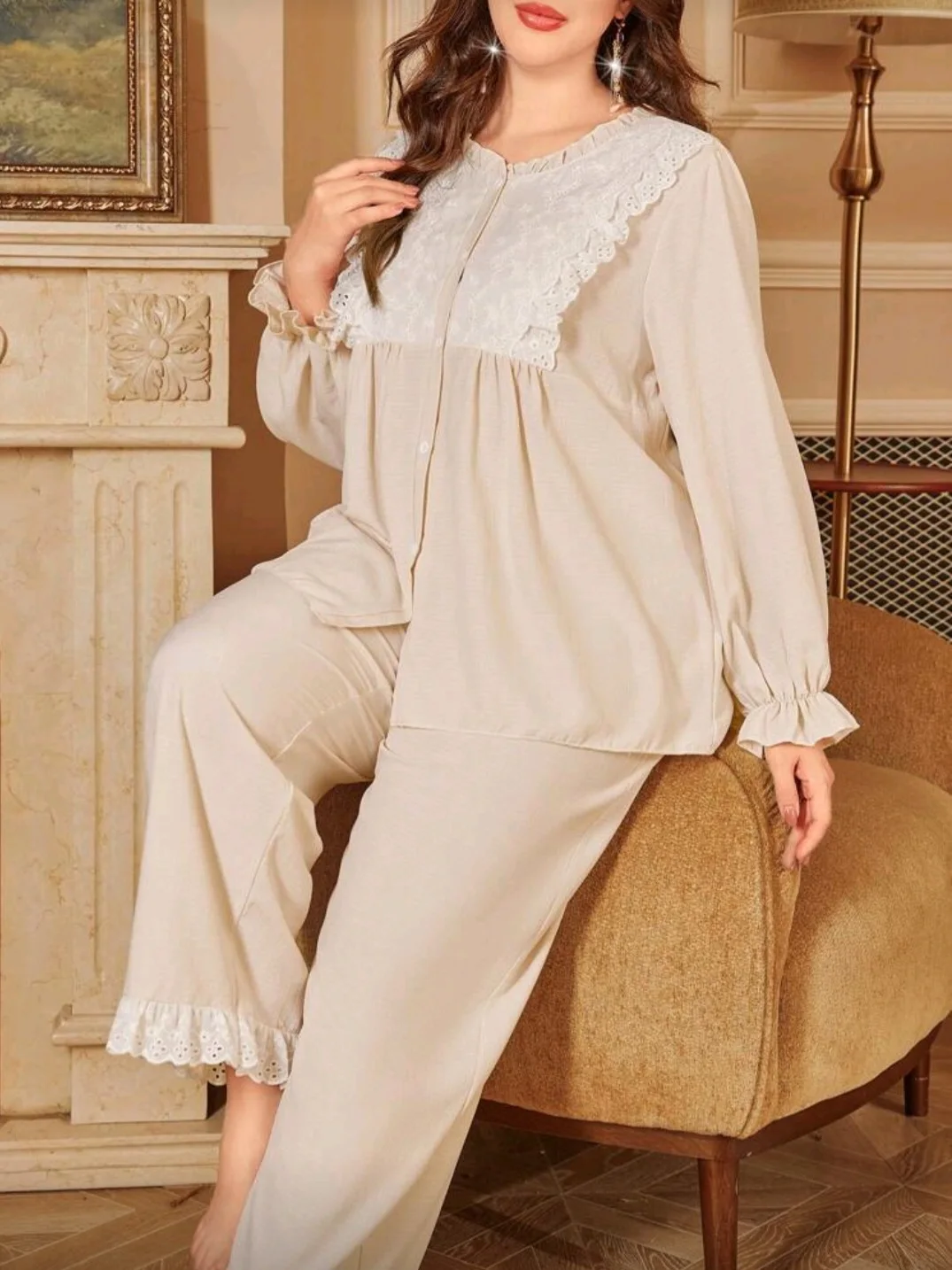 Pyjama beige à volants dentelle