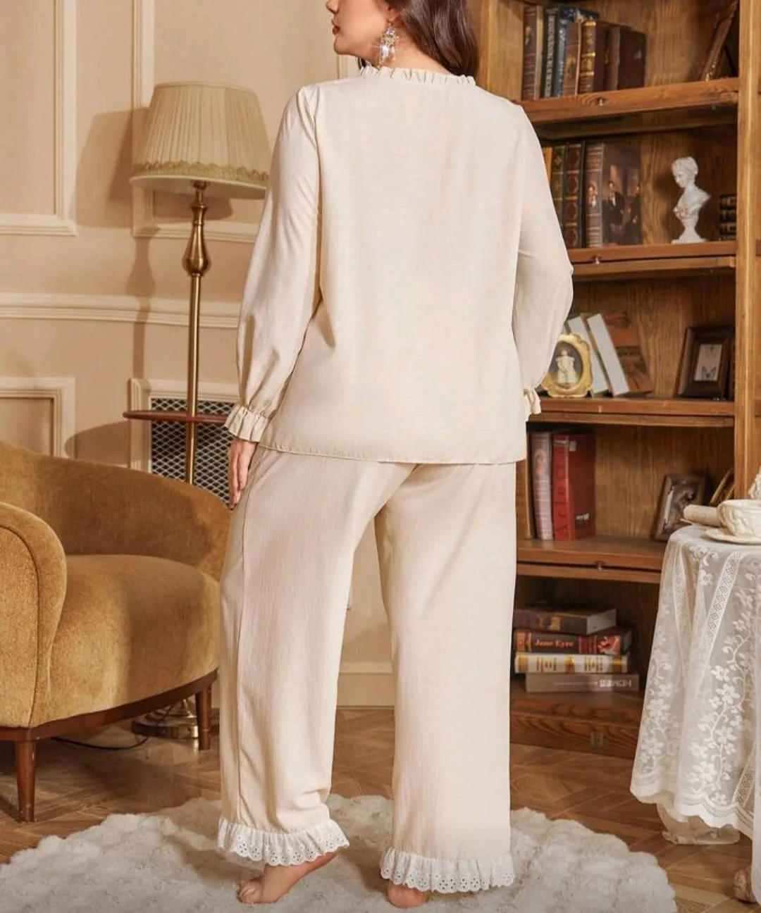 Pyjama beige à volants dentelle