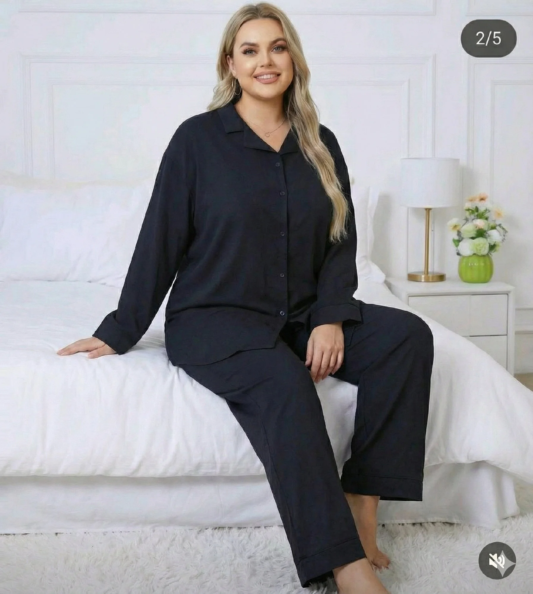 Robe noire à plumes