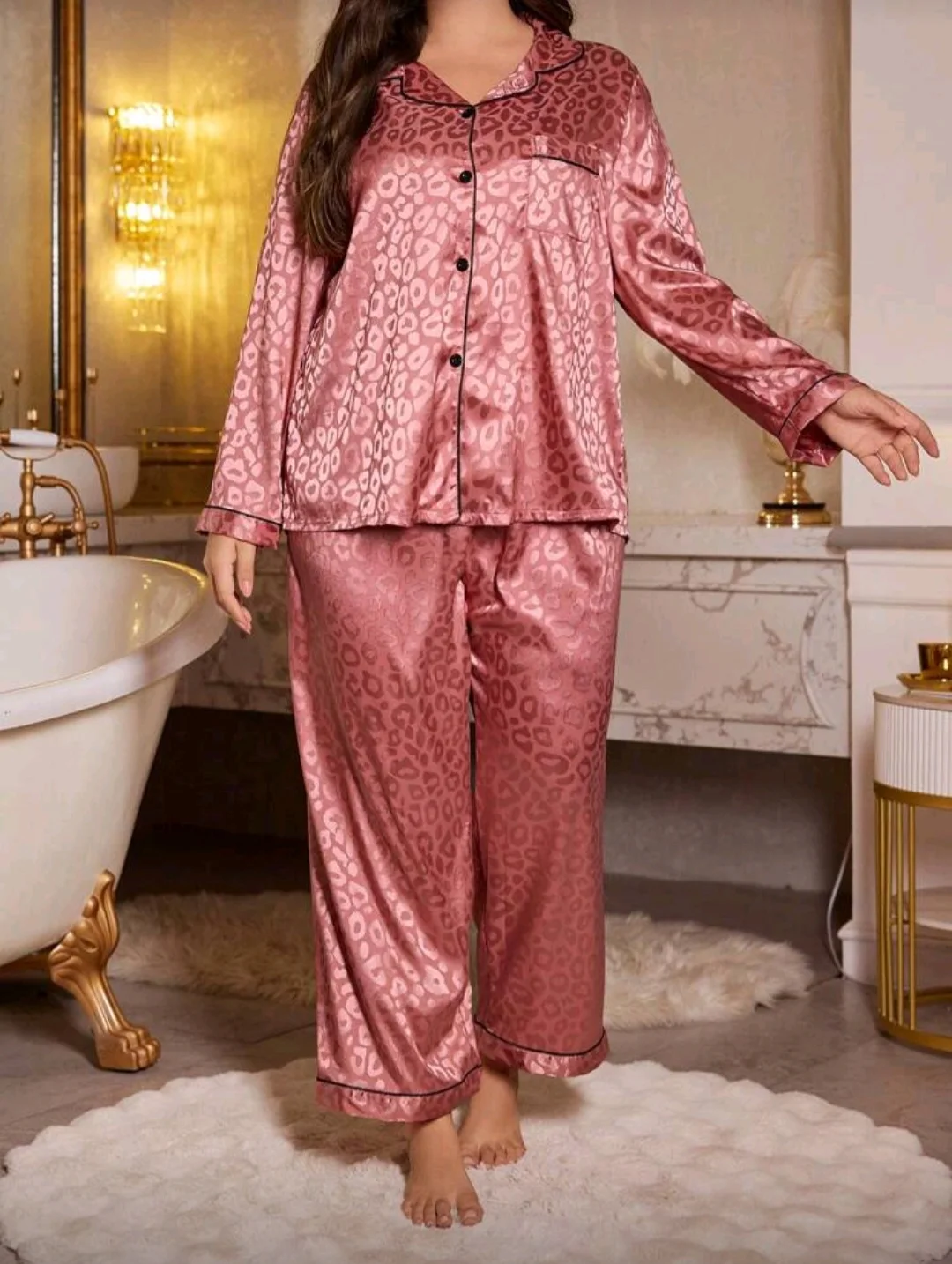Pyjama satin rose corail léopard