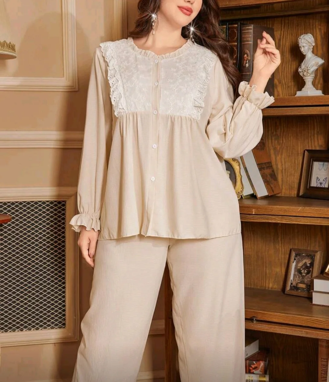 Pyjama beige à volants dentelle