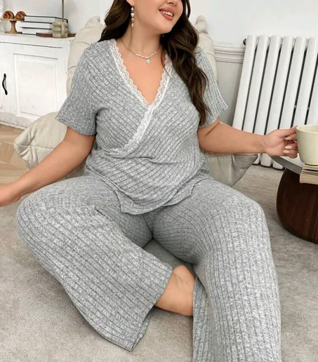 Pyjama à col en V en dentelle côtelée