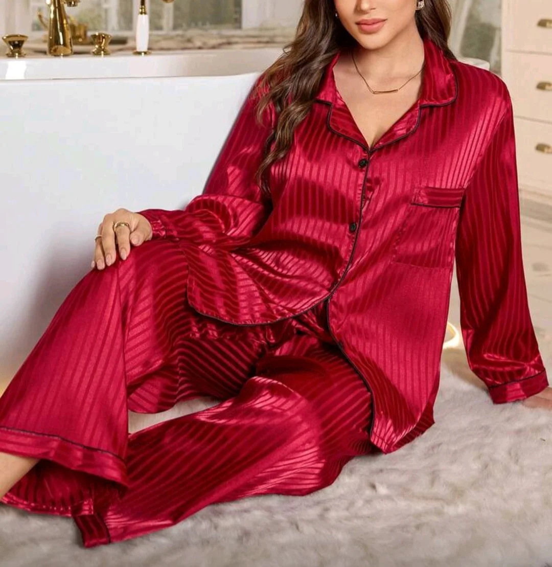 Pyjama satin rouge rayé