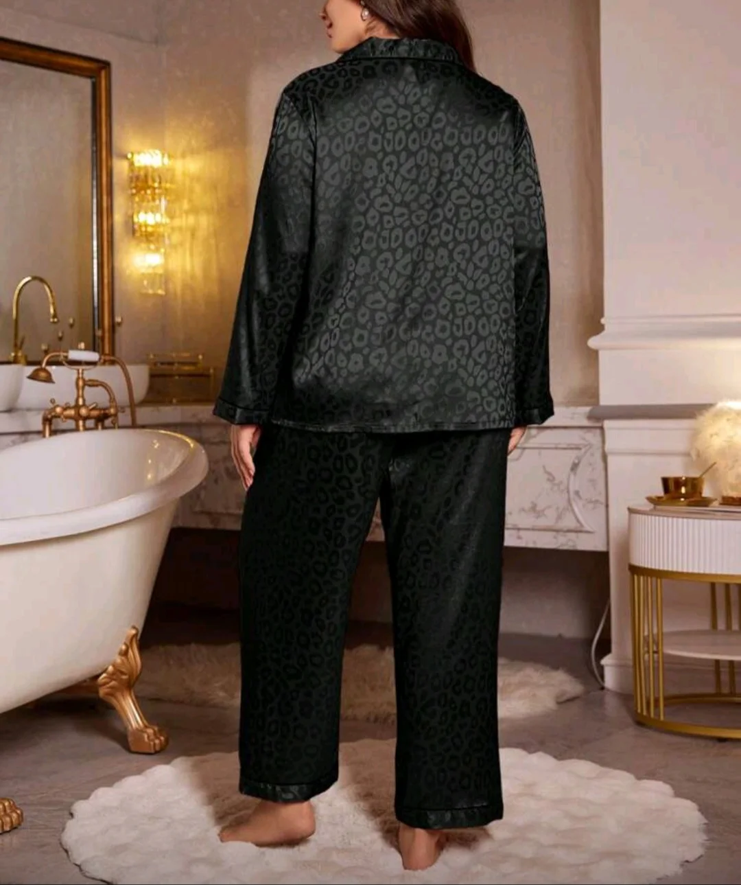 Pyjama satin noir jacquard à col