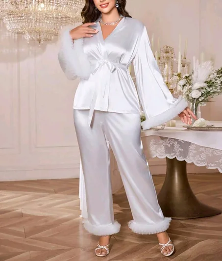Pyjama en satin blanc