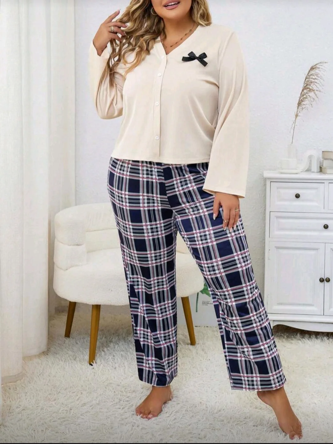 Pyjama beige et pantalon à carreaux marine