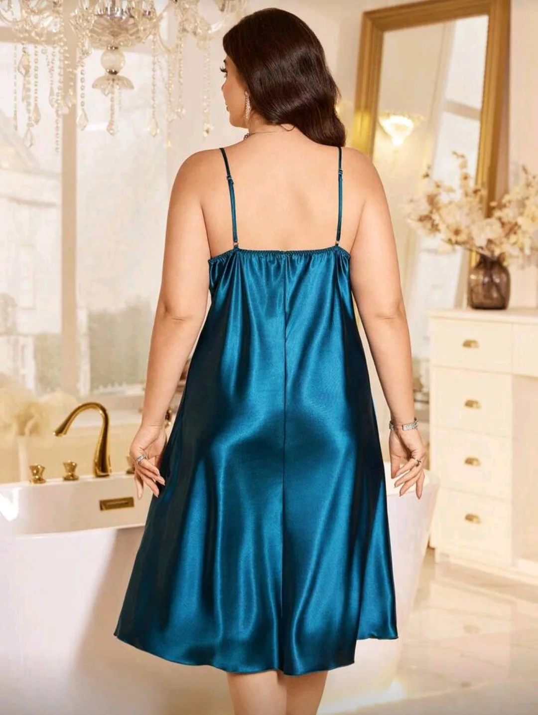 Nuisette satin bleu pétrole dentelle