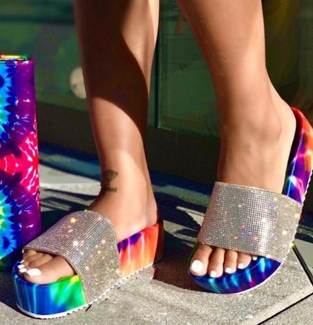 صندالة صيفية رائعة للبحر والمسبح