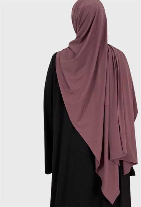 اجعلي حجاب الجيرسي الفاخر رفيقك اليومي للجمال والعملية. أضيفيه إلى سلتك الآن واشعري بالفرق!