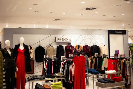 الملابس والإكسسوارات