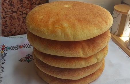 الخبز البلدي 4 حبات