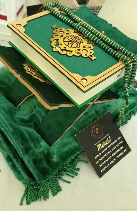 طقم الصلاة الفاخر بالمقراة الخشبية الجديد 2