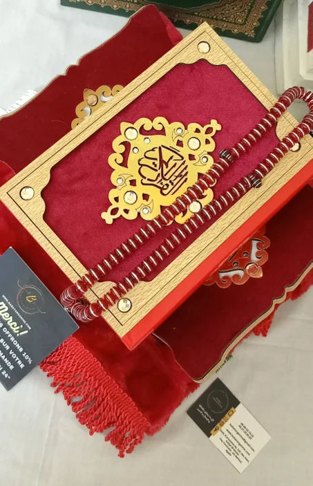 طقم الصلاة الفاخر بالمقراة الخشبية الجديد