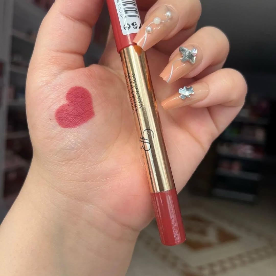 روج مخملي ثابت من Norida – Velvet Matte Lip Pencil