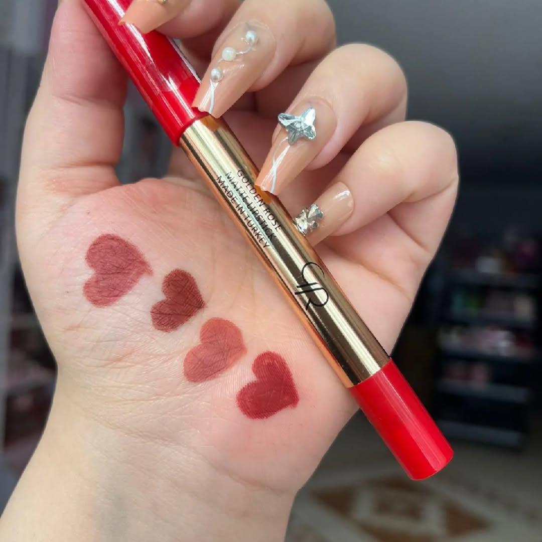 روج مخملي ثابت من Norida – Velvet Matte Lip Pencil
