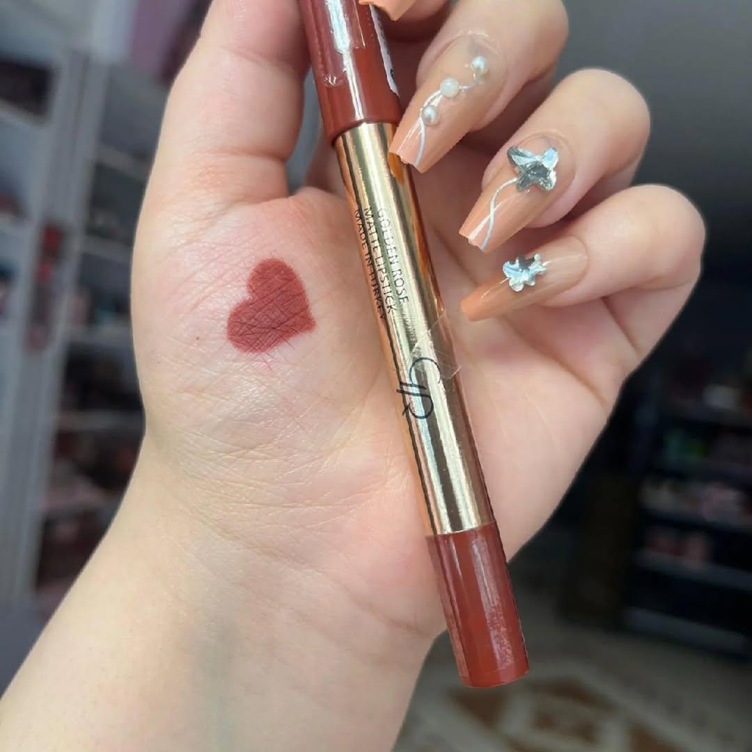 روج مخملي ثابت من Norida – Velvet Matte Lip Pencil