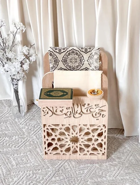 حامل القرآن و السجادة