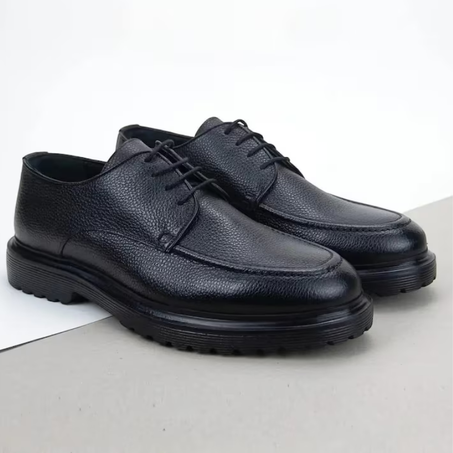 أحذية من الجلد الطبيعي