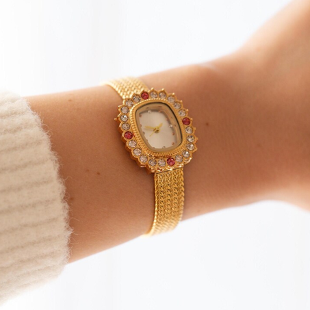 ساعة كوكتيل ذهبية