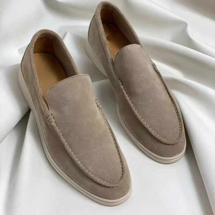 Elle contient&nbsp;: Stylischer geht's nicht! 😍 Diese eleganten Wildleder-Loafer sind der absolute Trend-Hit. #Schuhliebe #Mode