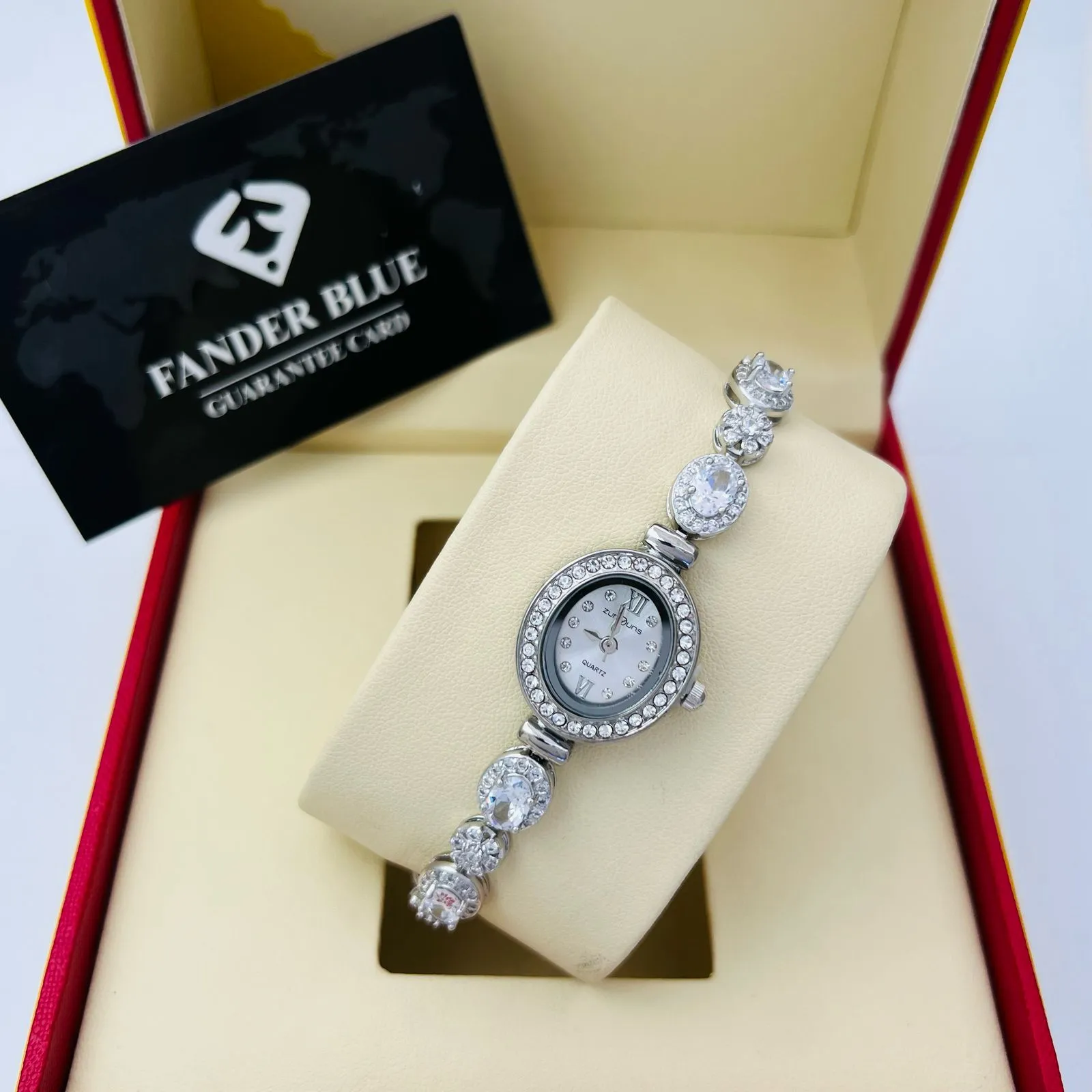 ساعة فندر بلو نسائية كلاسيك سيلفر مينا أبيض (A4)