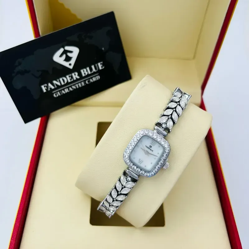 ساعة فندربلو نسائية كلاسيكية سلفر وأبيض (A24)