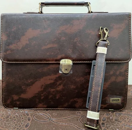 حقيبة نصف جلدية أنيقة ذو جودة عالية وغير قابلة لتسريب السوائل