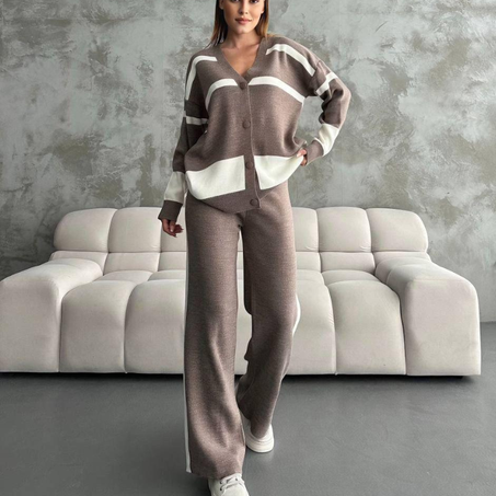 Ensemble en maille contrastée