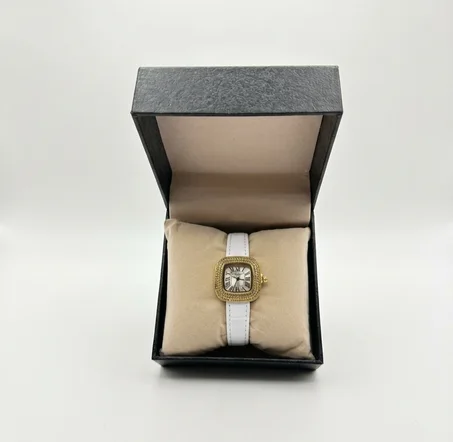 CARTIER FEMMES CARRE CUIR DIAMONDS BOITE SIMPLE