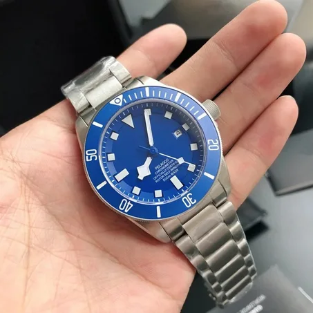 ساعة يد تايبريكر انالوج للرجال من لاكوست