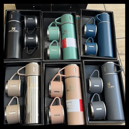 ترموس مع ثلاثة اكواب