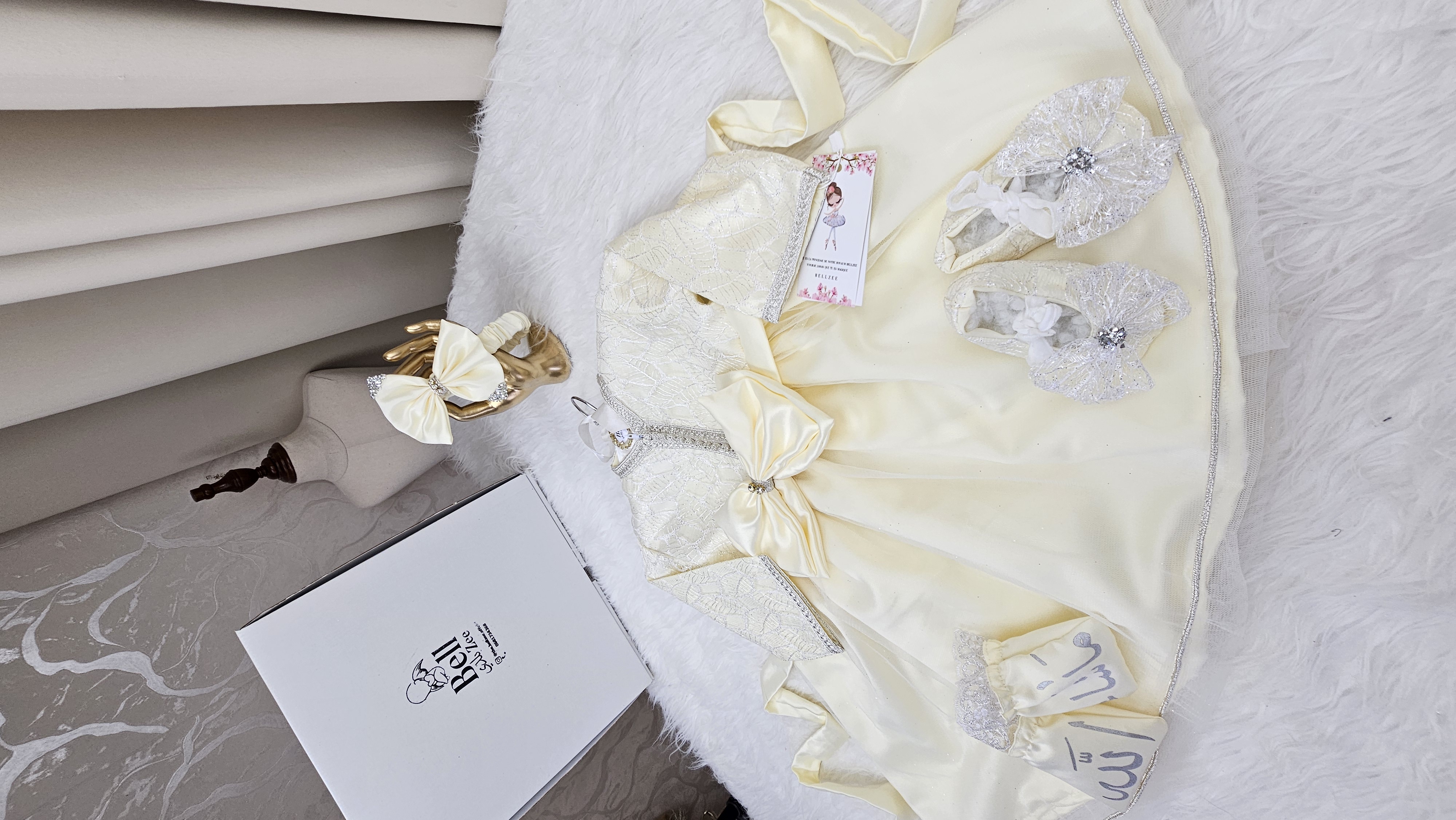 Nfissa Box Bébé – Robe Caftan Crème & Argent