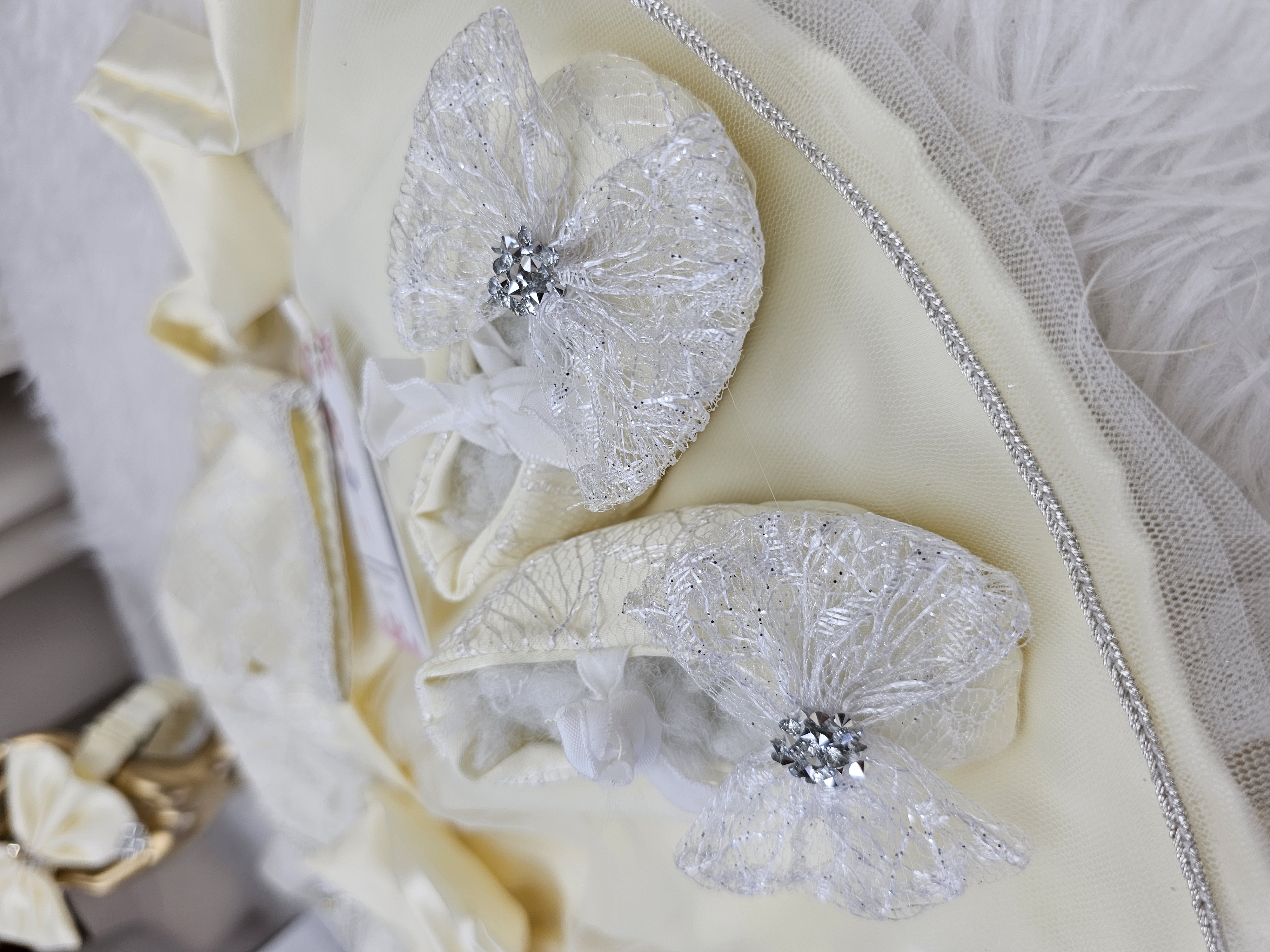 Nfissa Box Bébé – Robe Caftan Crème & Argent