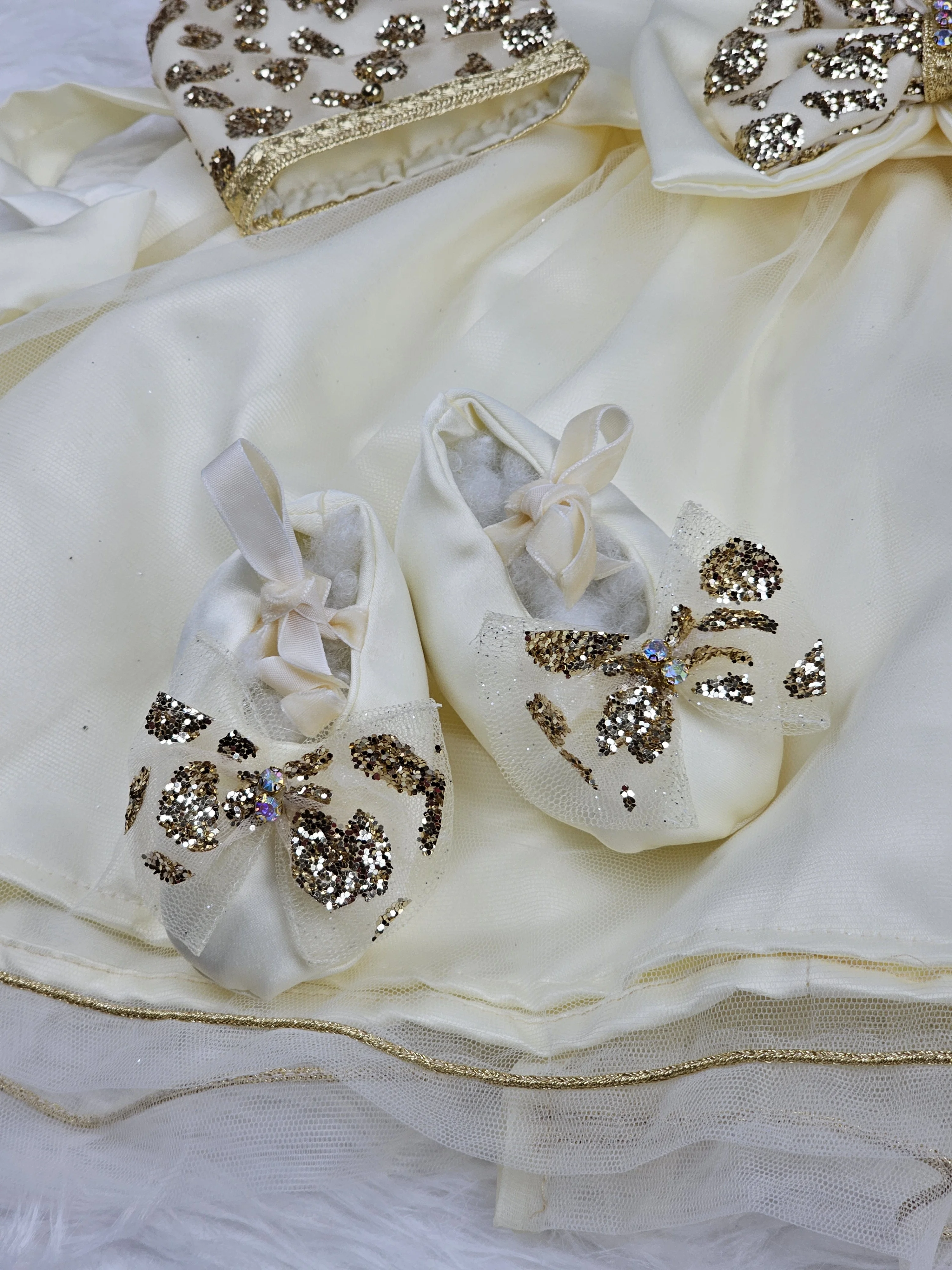 Nfissa Box Bébé – Robe Caftan Crème & Doré Sequins